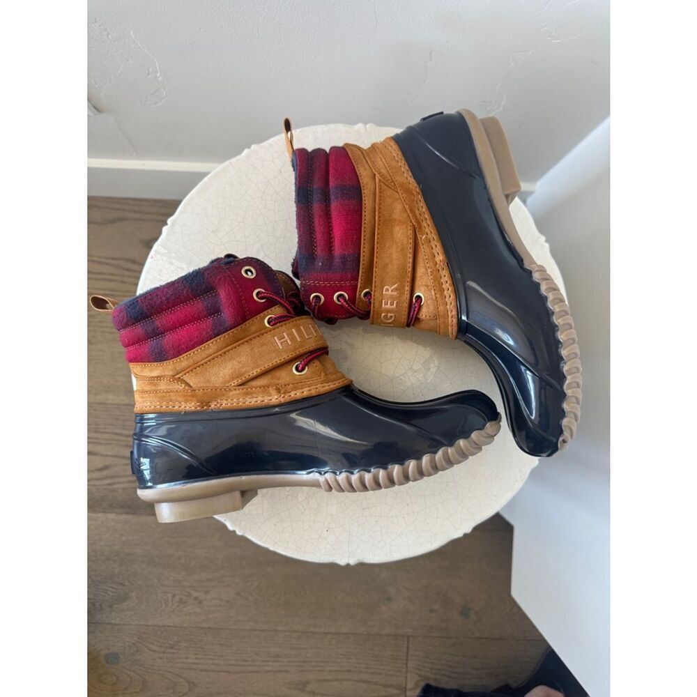Tommy Hilfiger Navy and Tan Rubber Duck Rain Boots Faux-Fur Lined Plaid Size 7M - Picture 12 of 12